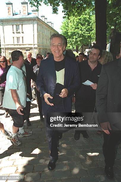Ray Manzarek of The Doors visits Jim Morrison's grave upon the 30th anniversary of Morrison's death.