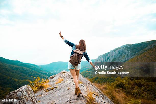 hippie woman stroll on mountain - mochila imagens e fotografias de stock