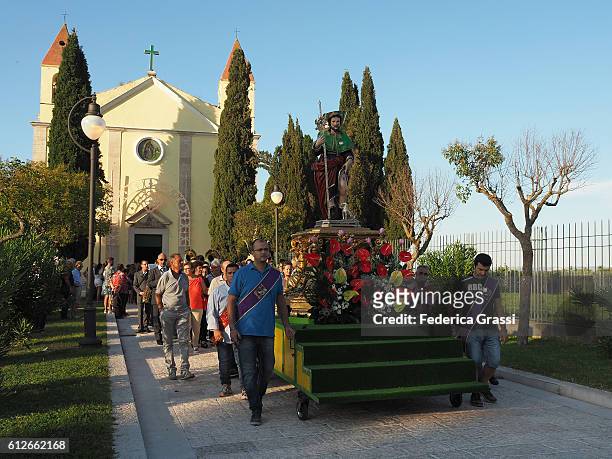 religious procession with saint rocco statue, venosa, basilicata, southern italy - federica rocco fotografías e imágenes de stock