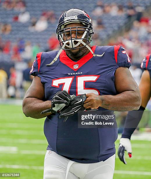 Vince Wilfork of the Houston Texans warms up before playing the Tennessee Titans at NRG Stadium on October 2, 2016 in Houston, Texas.