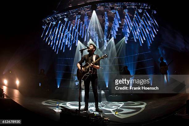 British singer Mike Rosenberg aka Passenger performs live during a concert at the Tempodrom on October 4, 2016 in Berlin, Germany.