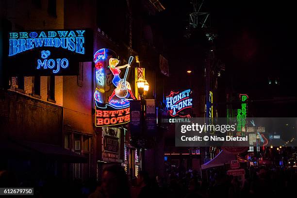 neon signs on lower broadway (nashville) at night - nashville disco party ストックフォトと画像