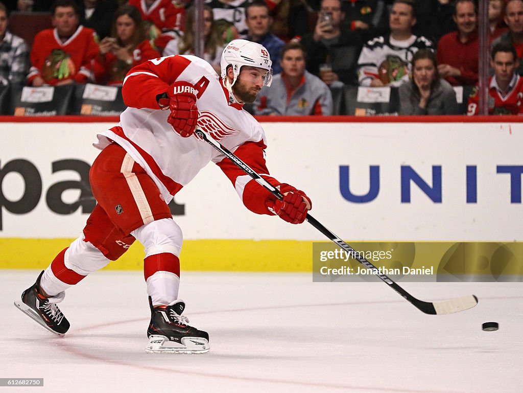 Detroit Red Wings v Chicago Blackhawks