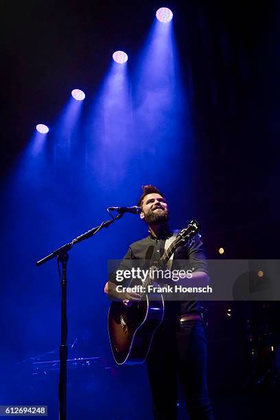 British singer Mike Rosenberg aka Passenger performs live during a concert at the Tempodrom on October 4, 2016 in Berlin, Germany.