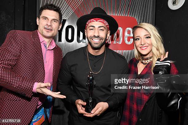 Internet personalities Flula Borg, Yousef Erakat and Jenna Marbles pose with the Entertainer of the Year award during the 6th annual Streamy Awards...