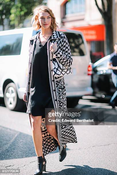 Arizona Muse is seen, outside the Vanessa Seward show, during Paris Fashion Week Spring Summer 2017, on October 4, 2016 in Paris, France.