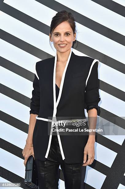 Elena Anaya attends the Louis Vuitton show as part of the Paris Fashion Week Womenswear Spring/Summer 2017 on October 5, 2016 in Paris, France.
