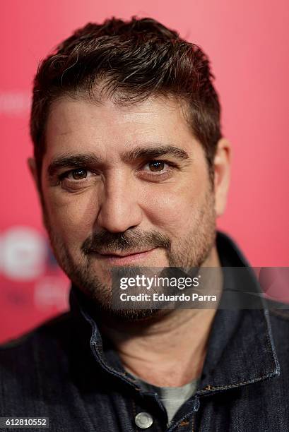 Singer Antonio Orozco attends the 'Huellas by Fluchos' charity campaign press conference at Museo Chicote on October 5, 2016 in Madrid, Spain.