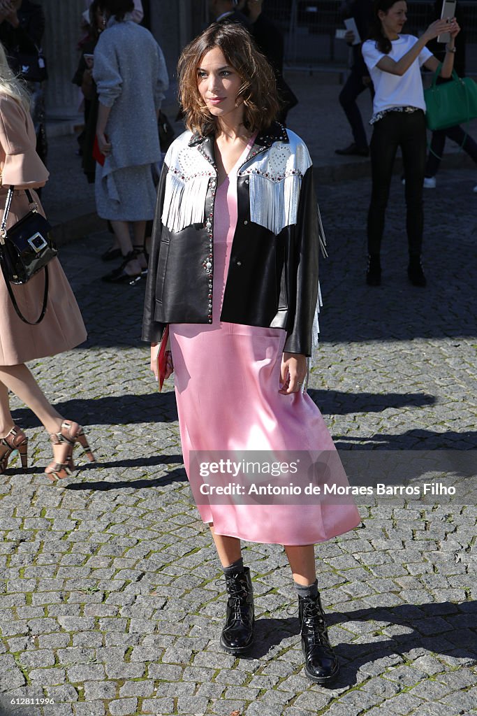 Miu Miu : Outside Arrivals - Paris Fashion Week Womenswear Spring/Summer 2017