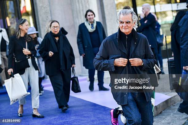 Patrick Demarchelier is seen arriving at Miu Miu Fashion show during Paris Fashion Week Spring/Summer 2017 on October 5, 2016 in Paris, France.