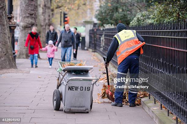 outono em londres - street sweeper - fotografias e filmes do acervo