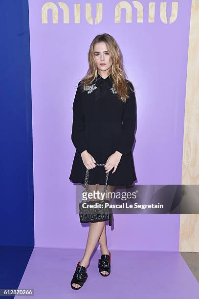 Zoey Deutch attends the Miu Miu show as part of the Paris Fashion Week Womenswear Spring/Summer 2017 on October 5, 2016 in Paris, France.