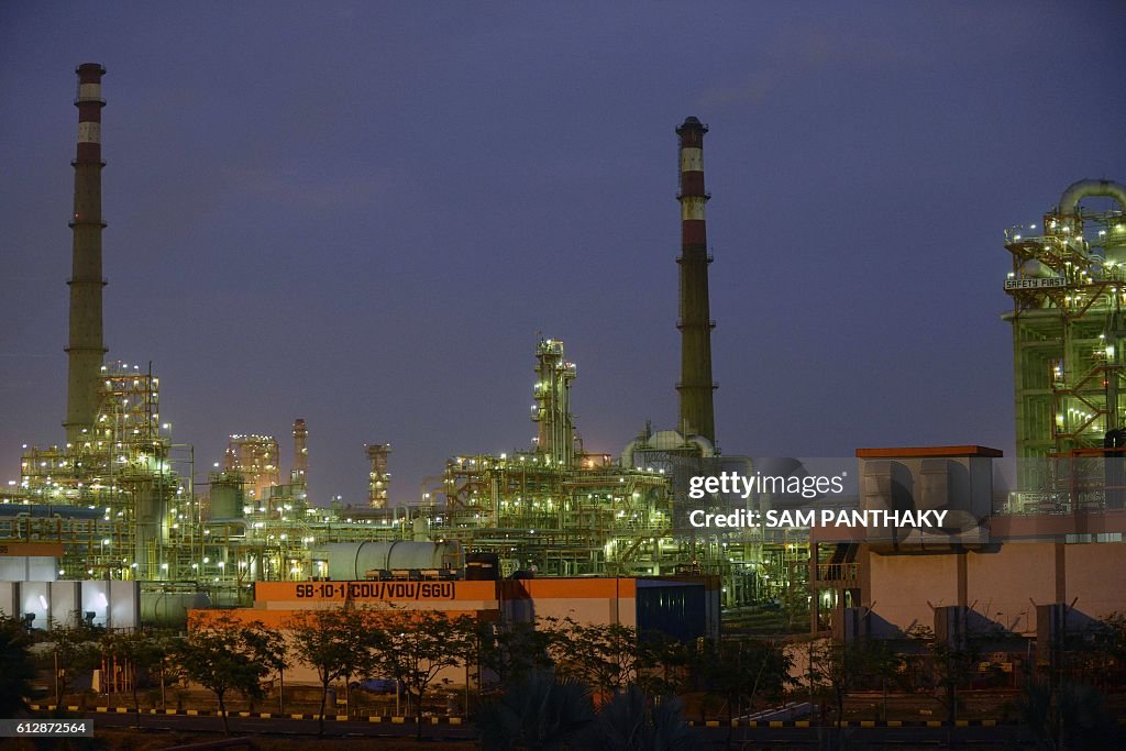 INDIA-ECONOMY-ENERGY-OIL