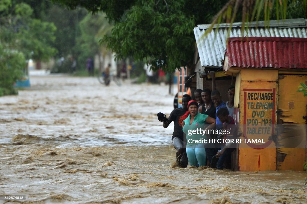 TOPSHOT-HAITI-WEATHER-HURRICANE-MATTHEW-LANDFALL