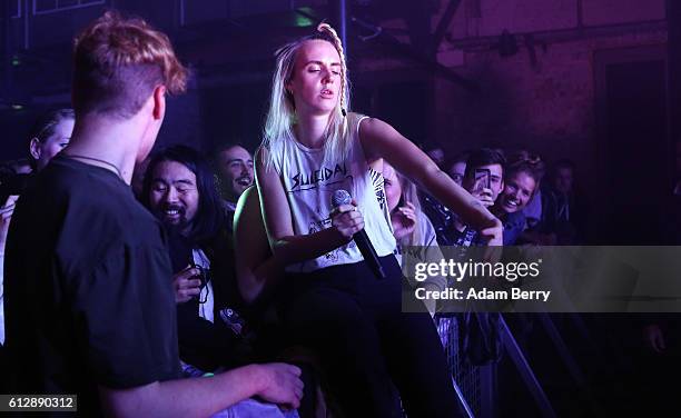 Mo Do Singer Mo Performs In Berlin Photos and Premium High Res Pictures - Getty Images