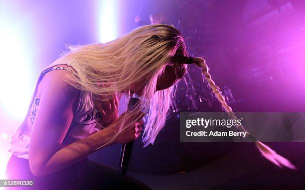 Mo Do Singer Mo Performs In Berlin Photos and Premium High Res Pictures - Getty Images