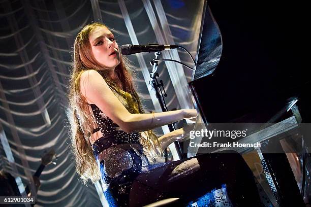 Li Birdy Rapper Die Sängerin Birdy Auf Tour : Birdy: On Flying, Writing, and Performing ...