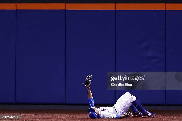 Curtis Granderson of the New York Mets catches a ball hit by Brandon Belt of the San Francisco Giants for an out in the sixth inning during their...