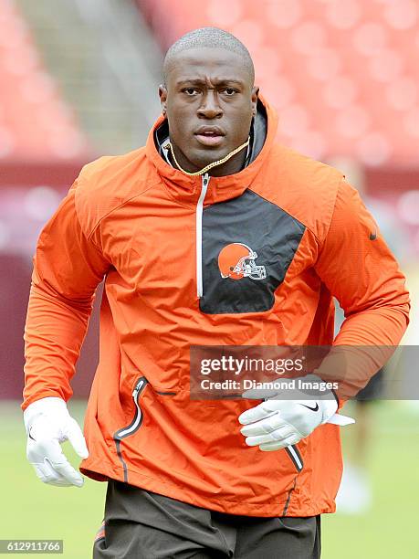 Tight end Randall Telfer of the Cleveland Browns runs onto the field prior to a game against the Washington Redskins on October 2, 2016 at FedEx...