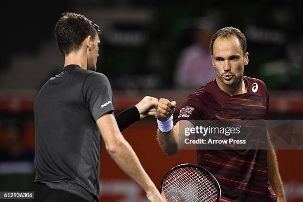 Jamie Murray of Great Britain and Bruno Soares of Brazil react during the men's doubles quarterfinals match against Juan Sebastian Cabal of Colombia...
