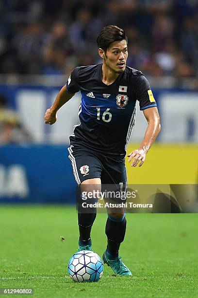 Hotaru Yamaguchi of Japan dribbles during the 2018 FIFA World Cup Qualifiers match between Japan and Iraq at Saitama Stadium on October 6, 2016 in...
