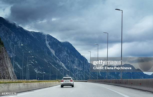 on the road - car rear imagens e fotografias de stock