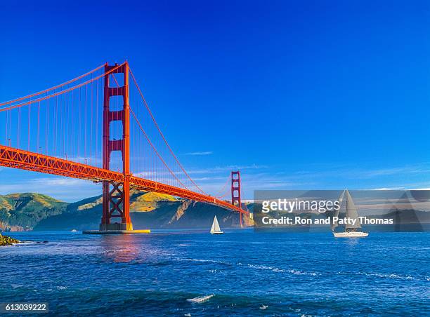 golden gate bridge and san francisco bay, ca (p) - the golden gate bridge 個照片及圖片檔