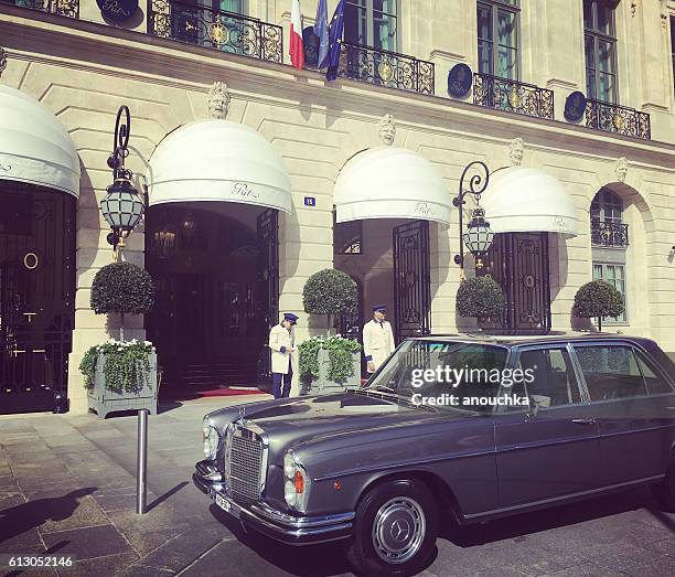 Building Concierge Photos and Premium High Res Pictures - Getty Images