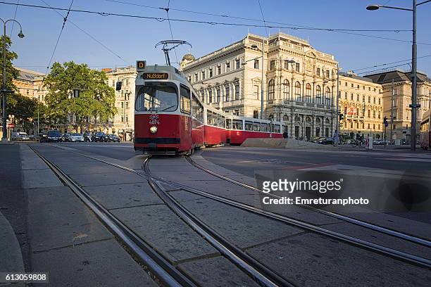tram line in central vienna - リングストラッセ ストックフォトと画像