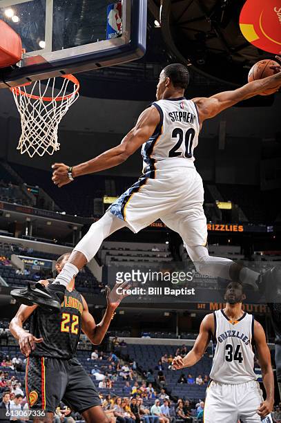 Stephens of the Memphis Grizzlies goes up for a dunk against the Atlanta Hawks during a preseason game on October 6, 2016 at the Toyota Center in...