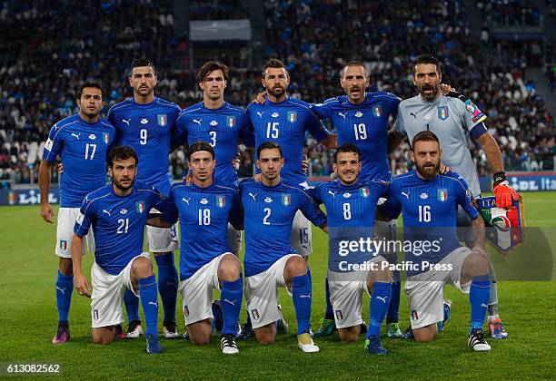 Italy players, front row, from left, Marco Parolo, Riccardo Montolivo, Mattia De Sciglio, Alessandro Florenzi, Daniele De Rossi, back row, from left,...