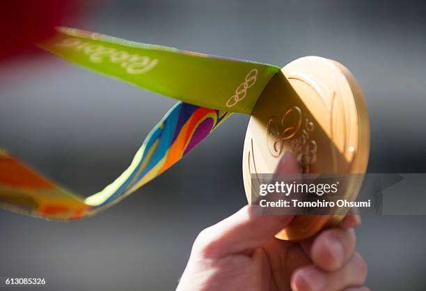Kohei Uchimura shows his medal on the top of a double decker bus during the Rio Olympics 2016 Japanese medalist parade in the ginza district on...