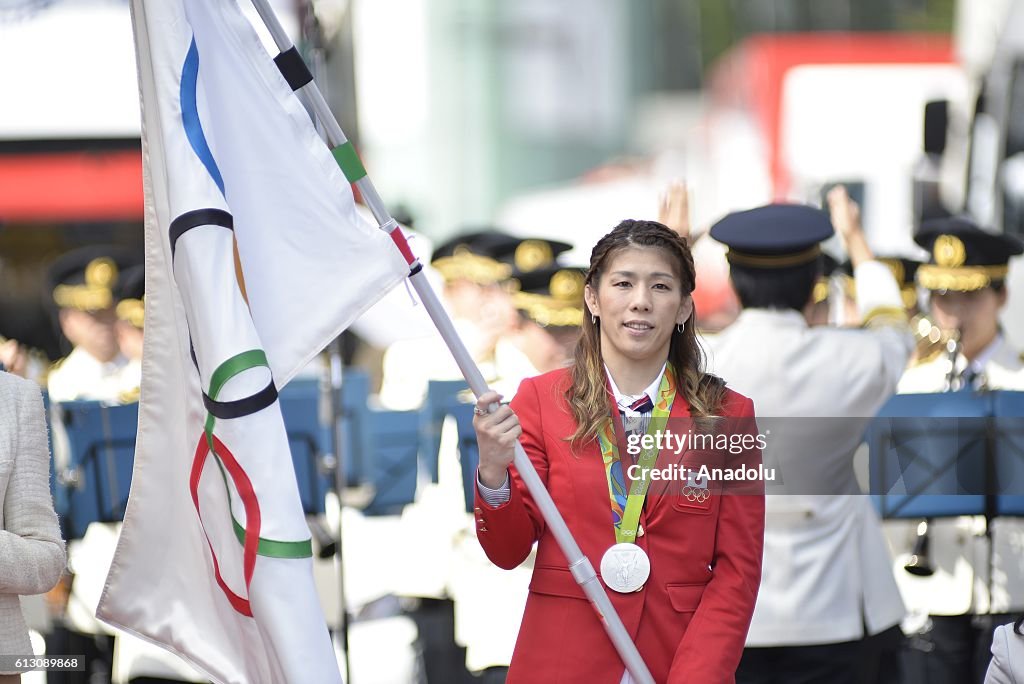 Japanese Olympic medalists parade in Tokyo