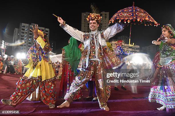 Garba Images 1,196 Garba Dance Stock Photos, High-Res Pictures, and Images - Getty ...