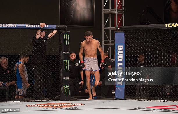Mat Rizzo 34 Gym Matt Pattern Stock Photos, High-Res Pictures, and Images - Getty ...