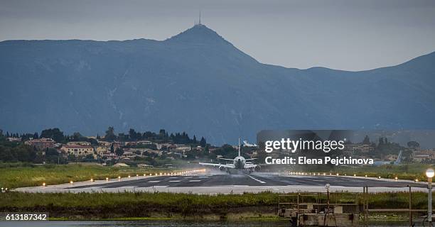 Landed Image 40,617 Landed Aircraft Stock Photos, High-Res Pictures, and Images ...