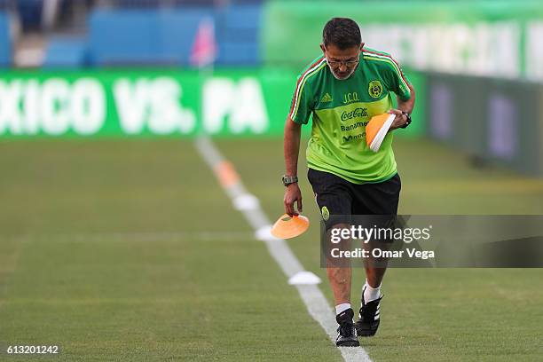 Juan Carlos Osorio coach of Mexico prepares the training area during a training session at Nissan Stadium on October 07, 2016 in Nashville, Tennesse,...