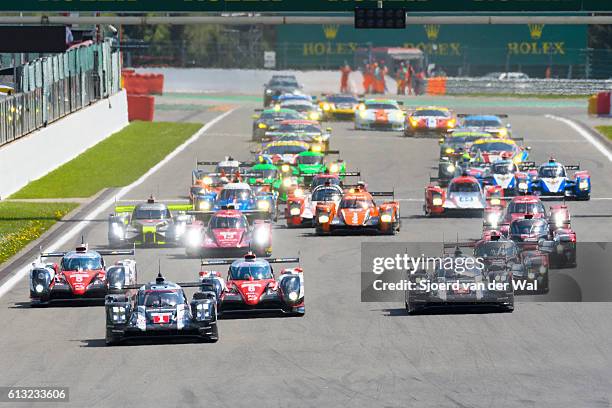 fia wec race start at spa francorchamps - endurance racing auto racing stock pictures, royalty-free photos & images