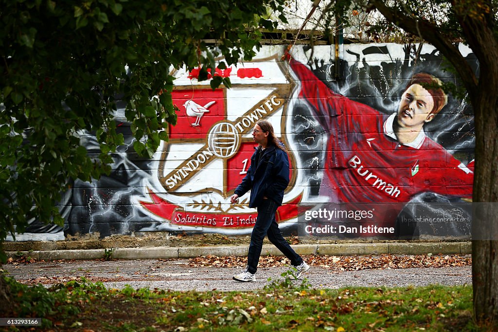 Swindon Town v Bolton Wanderers - Sky Bet League One