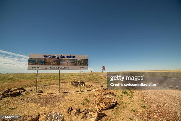 "welcome to queensland" - queensland border stock pictures, royalty-free photos & images
