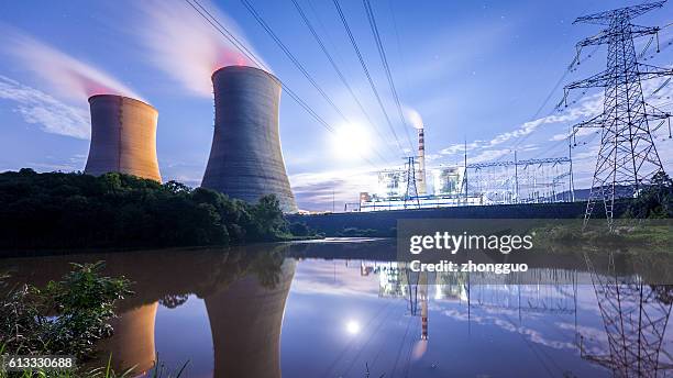 thermal power plant - geothermische centrale stockfoto's en -beelden