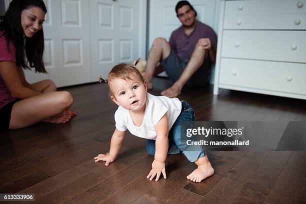 baby girl is walking with the help of the hands - primeiros passos imagens e fotografias de stock