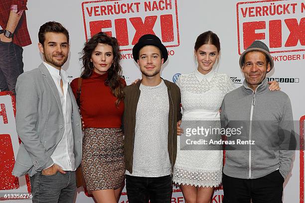 Actors Lucas Reiber, Ruby O. Fee, Jascha Rust, Lisa Tomaschewsky and director Mike Marzuk attend 'Verrueckt nach Fixi' premiere on October 8, 2016 in...