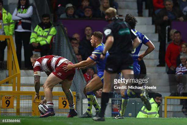 Josh Charnley of Wigan scores his sides second try during the First Utility Super League Final between Warrington Wolves and Wigan Warriors at Old...