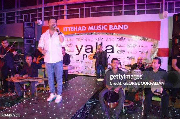 Rayan Singer 387 Civil Wars In Concert Stock Photos, High-Res Pictures, and Images ...