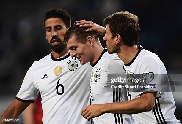 Toni Kroos of Germany celebrates scoring his goal with Thomas Mueller and Sami Khedira during the 2018 FIFA World Cup Qualifier match between Germany...
