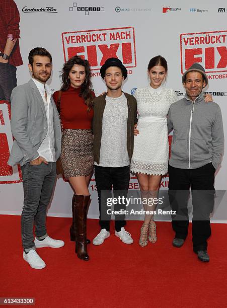 Lucas Reiber, Ruby O. Fee, Jascha Rust, Lisa Tomaschewsky and director Mike Marzuk attend 'Verrueckt nach Fixi' premiere on October 8, 2016 in...