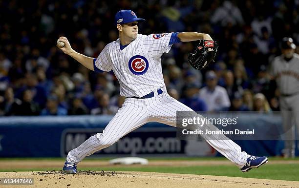 Kyle Hendricks of the Chicago Cubs pitches in the first inning against the San Francisco Giants at Wrigley Field on October 8, 2016 in Chicago,...