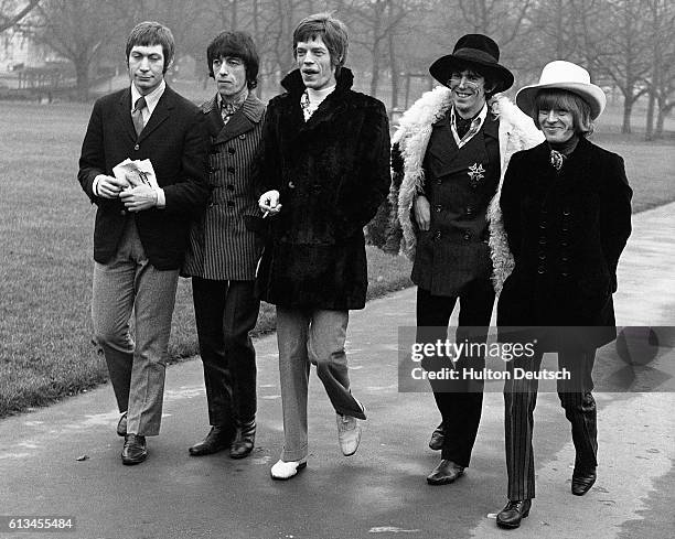 The Rolling Stones go for a walk through Green Park in London. They are : Charlie Watts, Bill Wyman, Mick Jagger, Keith Richards and Brian Jones.