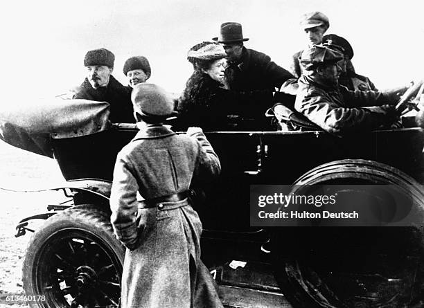 Lenin, Krupskaya and Mlyanova in Car